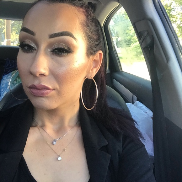 Meet your Posher, Alexa - Picture 4 of 8